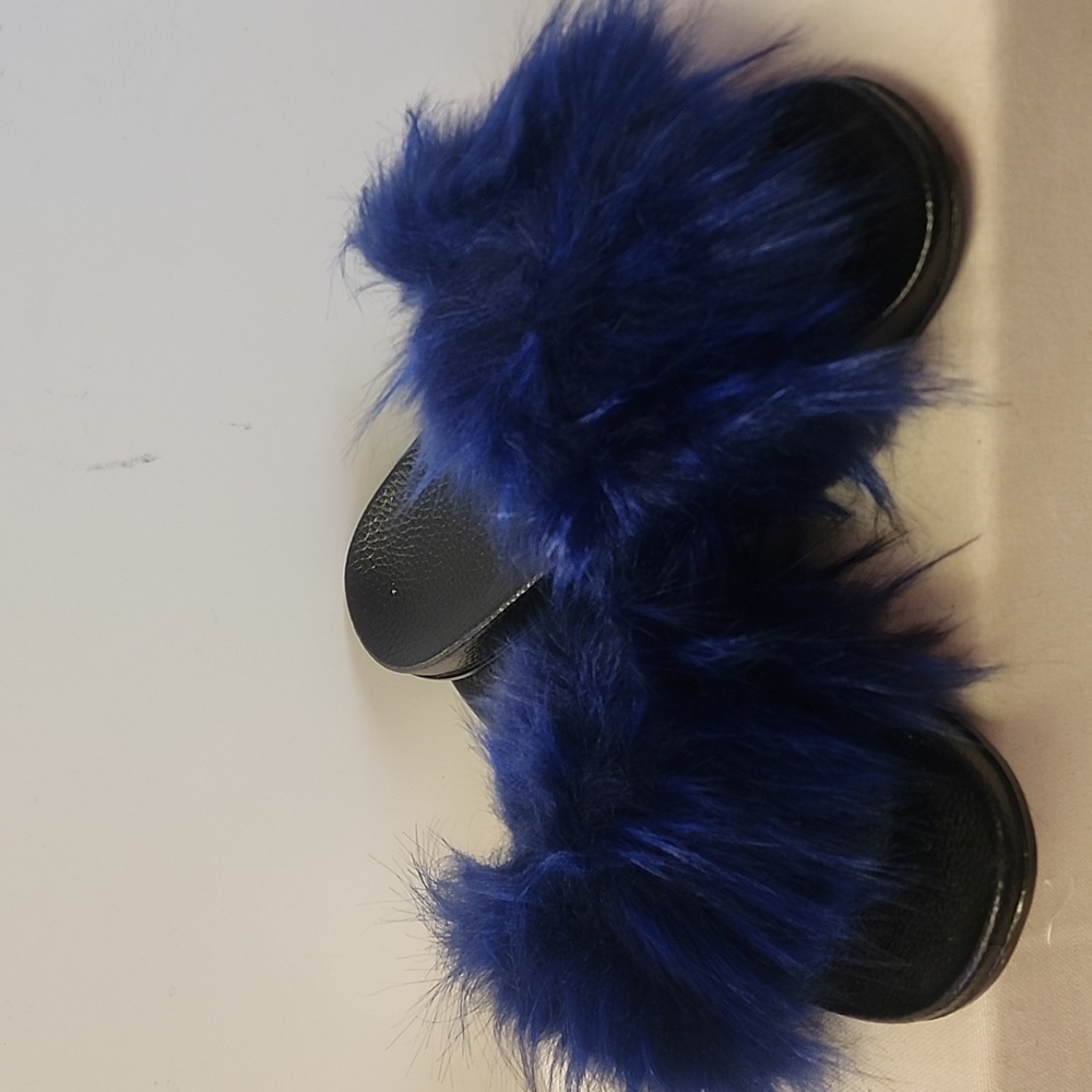 NIB. Set Of 2 Yellow and Blue Furry Slide Sandals. - Picture 10 of 12